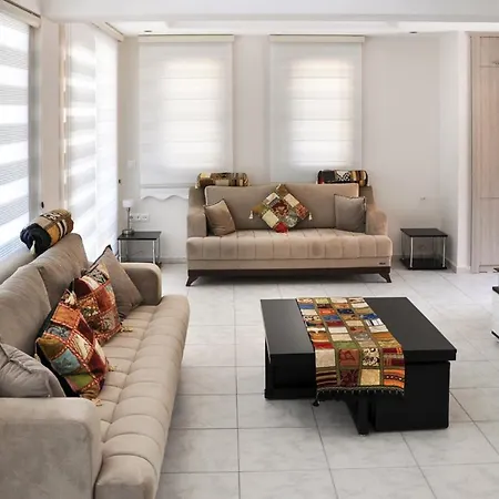 Sleeps 8 Pool Air Con Wifi *