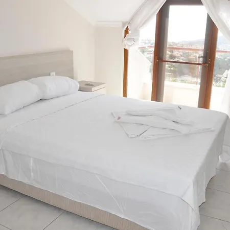 Sleeps 8 Pool Air Con Wifi