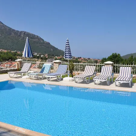 Sleeps 8 Pool Air Con Wifi *