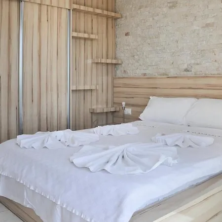 Sleeps 8 Pool Air Con Wifi *